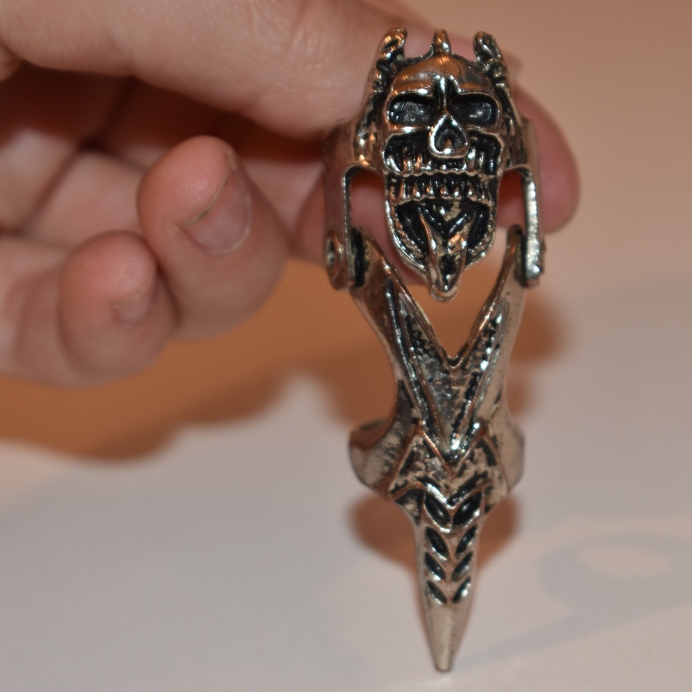 Skull ring